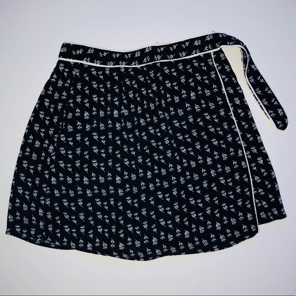 Cute Ann Taylor Navy Blue Skort w/Side Tie